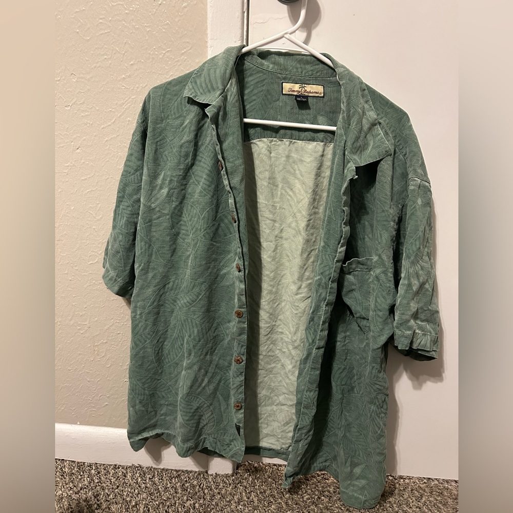 Green 100% silk Tommy Bahama shirt!